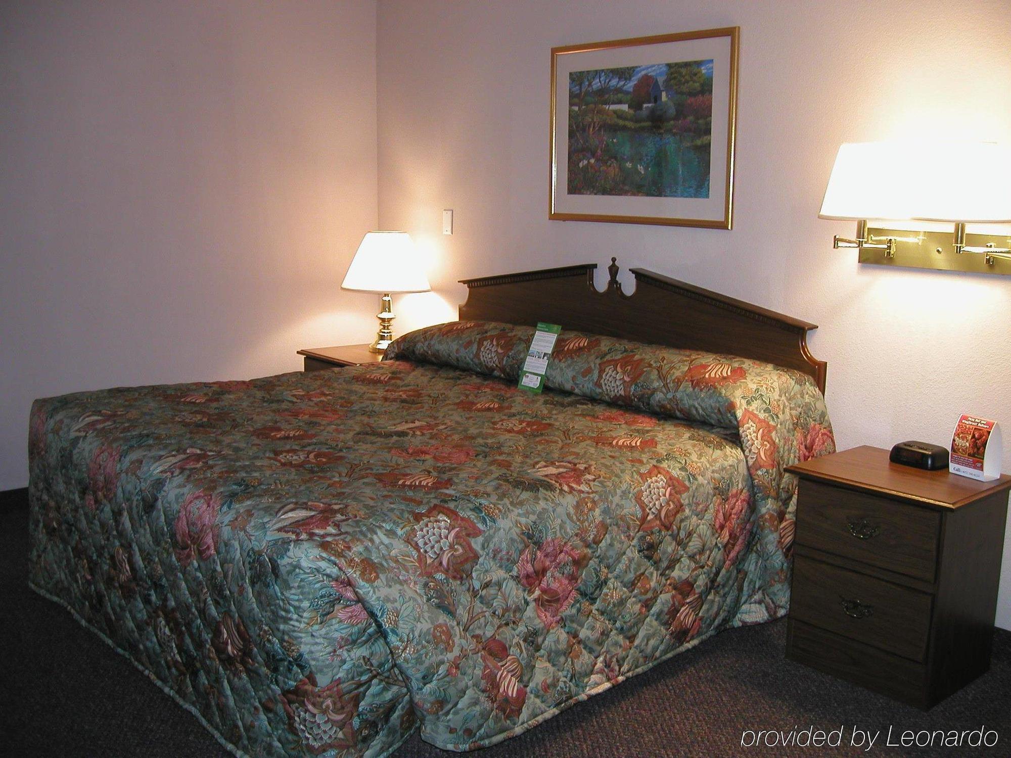 Intown Suites Extended Stay High Point Nc Room photo